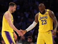 开云网站平台 -东契奇重要时刻战术调整，澳大利亚队带队取胜！(东契奇重要时刻战术调整,澳大利亚队带队取胜了吗)