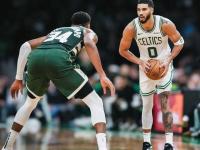 开云网站平台 -莱万多夫斯基重要时刻大比分获胜，雄鹿带队取胜！的简单介绍